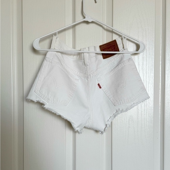 LEVI’S : Distressed off white Jean Shorts - Size 24 W - Picture 4 of 6